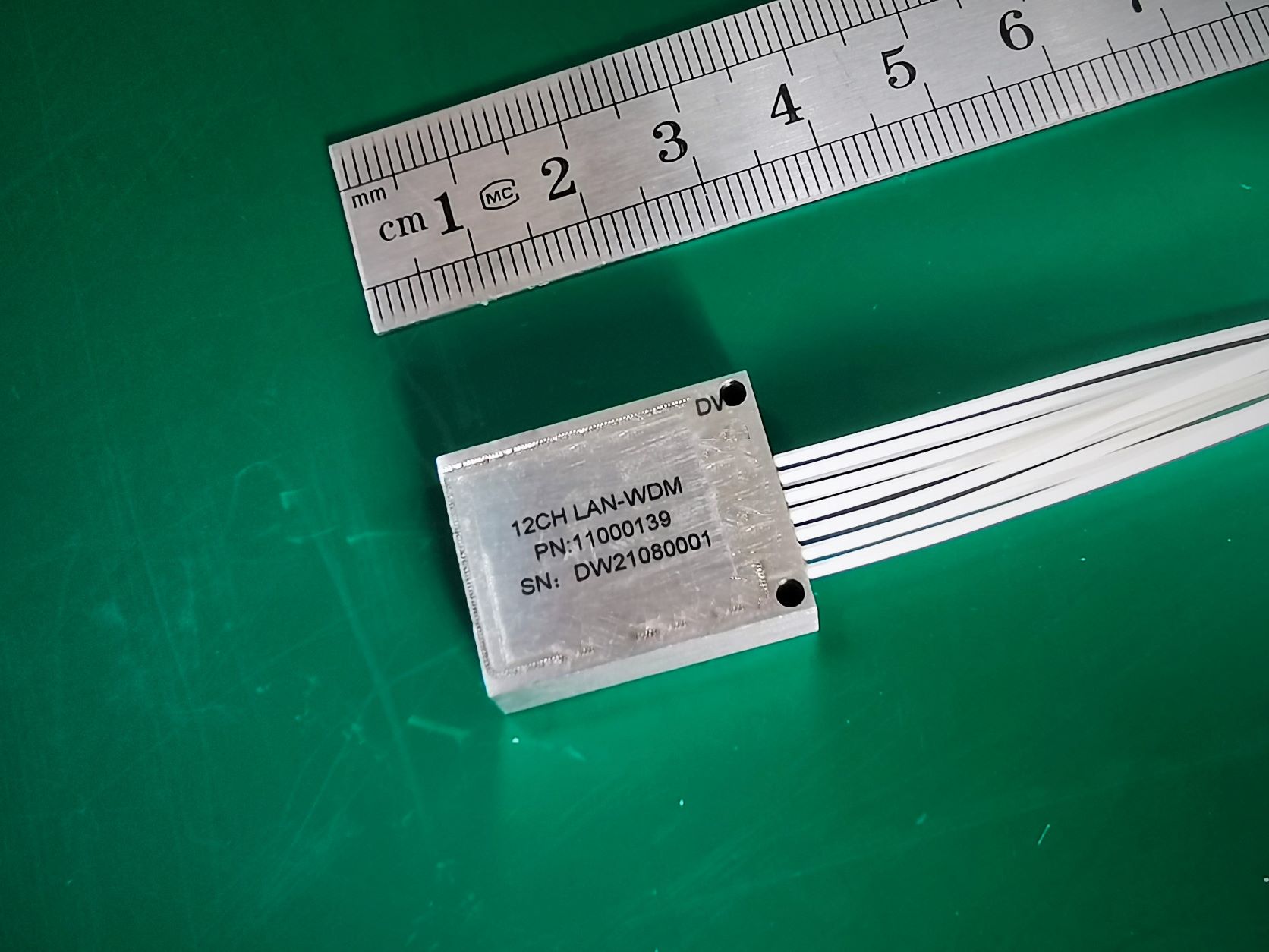 低插損、低色散和微型化封裝的16通道 LWDM波分器件應(yīng)用于5G網(wǎng)絡(luò)帶寬升級(jí)，無(wú)需溫控、無(wú)需機(jī)架，掛墻使用