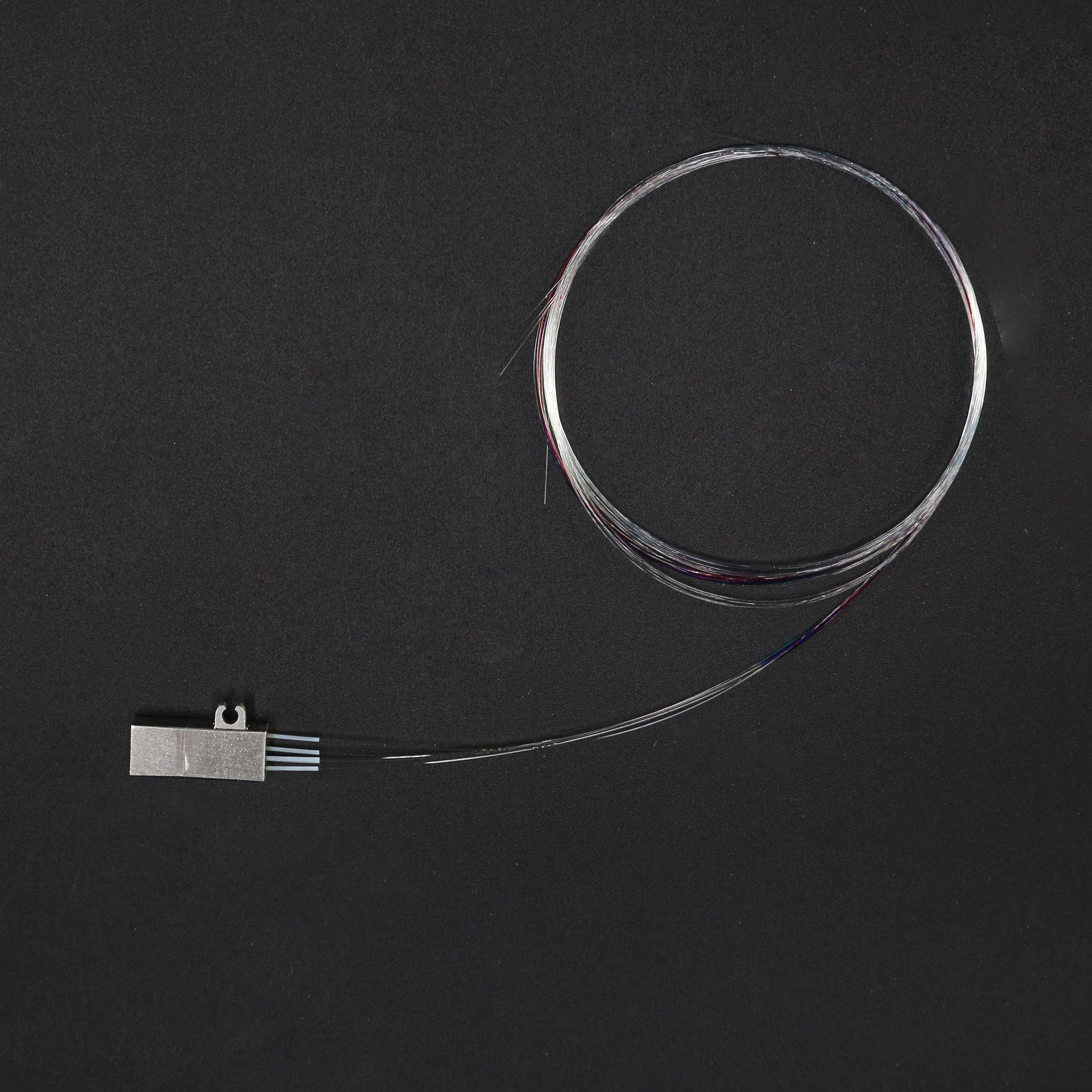 5通道 1270-1350nm 低插損工業(yè)溫度CWDM Mux Demux 粗波分復(fù)用器件，典型插損1.0dB，光路無(wú)膠，單個(gè)通道波長(zhǎng)精準(zhǔn)可調(diào)，單側(cè)出纖，抗側(cè)拉光纖保護(hù)設(shè)計(jì)，可伐材料高氣密性激光焊接封